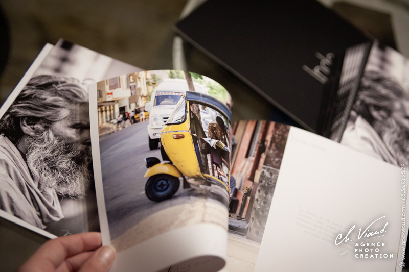 Création et mise en page d'un catalogue de présentation pour un photographe et son exposition sur l'inde