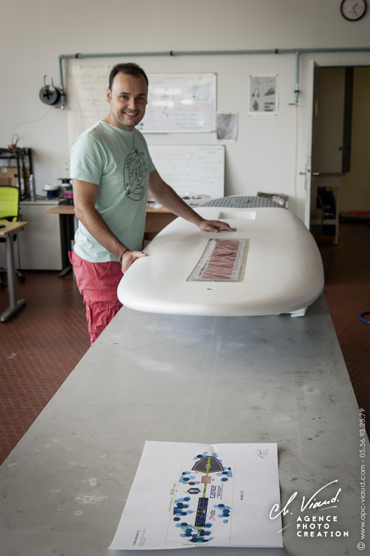 Planche de paddle nue avant la pose de l'adhésif covering