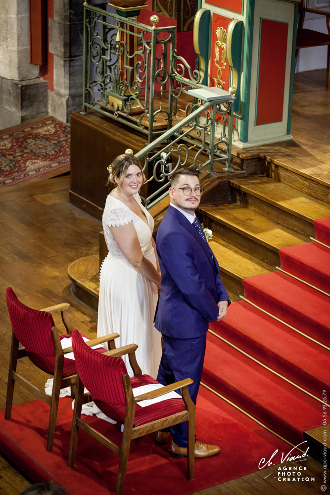 Reportage mariage, photo des mariés dans l'église à Hendaye