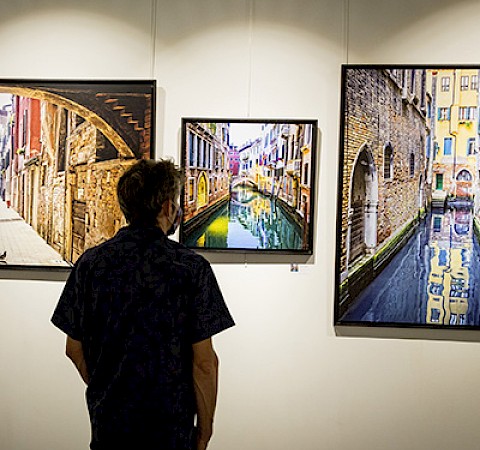 /site/assets/files/1561/visite_virtuelle_expo_apc_viaud_art_gallery.jpg