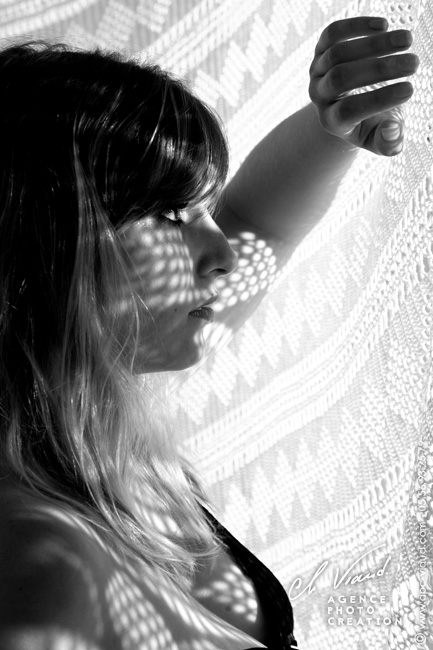 Portrait photo en studio, séance boudoir pour femme