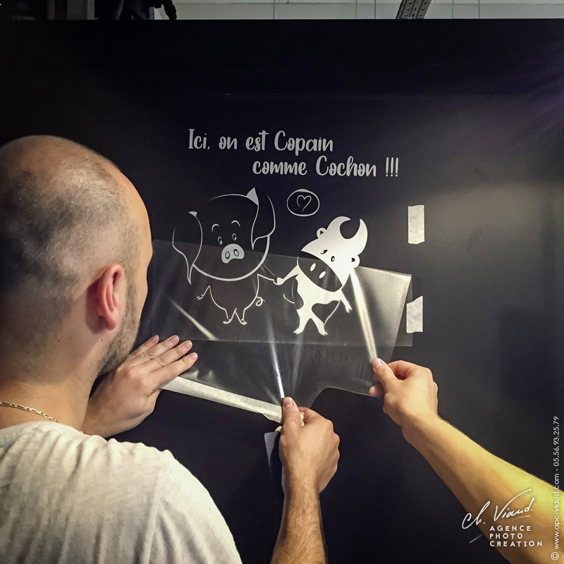 Création et impression d'illustration en adhésif pour un boucher charcutier
