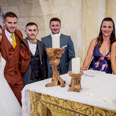 Reportage mariage - Photo des mariés et leurs témoins autour de l'autel