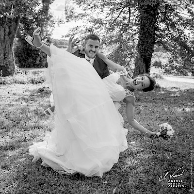 Reportage mariage - Photo délire en noir et blanc des mariés