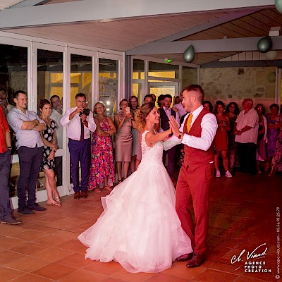 Reportage mariage - Photo des mariés pendant l'ouverture du bal
