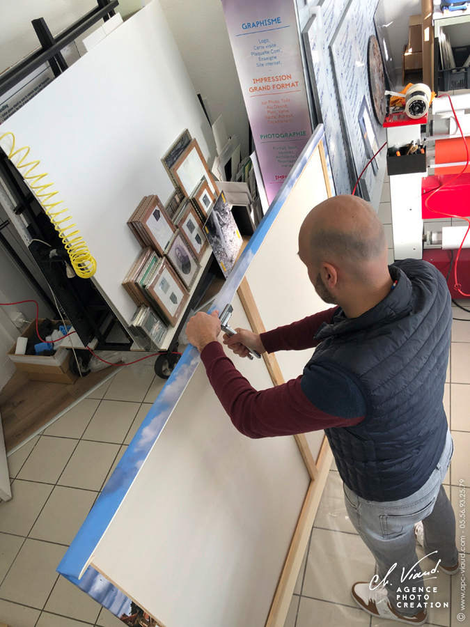 tension de la toile d'art sur châssis bois sur mesure