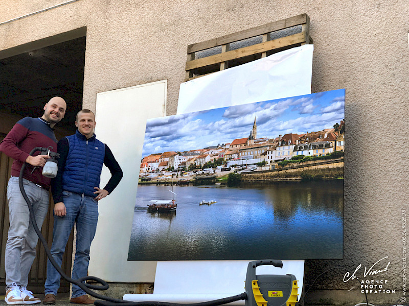 Pose du vernis de protection invisible anti UV sur la toile d'art