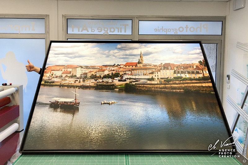 la photo imprimée sur toile tendue sur châssis en bois et encadrée en caisse américaine XL sur mesure